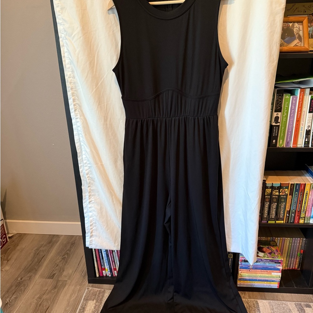 Cider Black Sleeveless Outfit